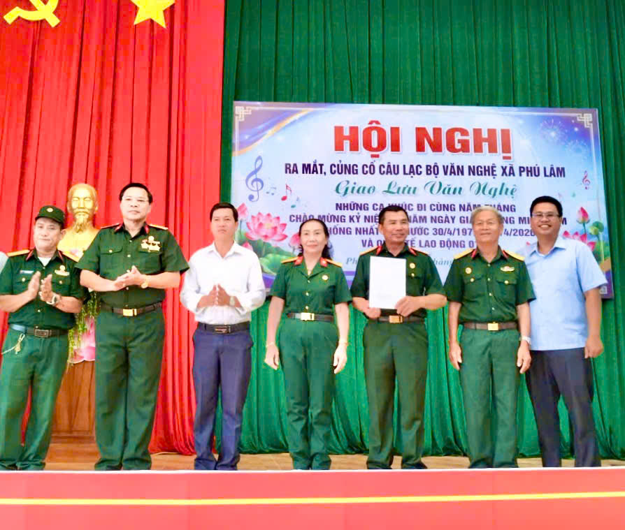 Xã Phú Lâm: tổ chức giao lưu văn nghệ với chủ đề “Những ca khúc đi cùng năm tháng” chào mừng Kỷ niệm 51 năm Ngày Giải phóng miền Nam, thống nhất đất nước (30/4/1975 - 30/4/2026) và Ngày Quốc tế Lao động 01/05