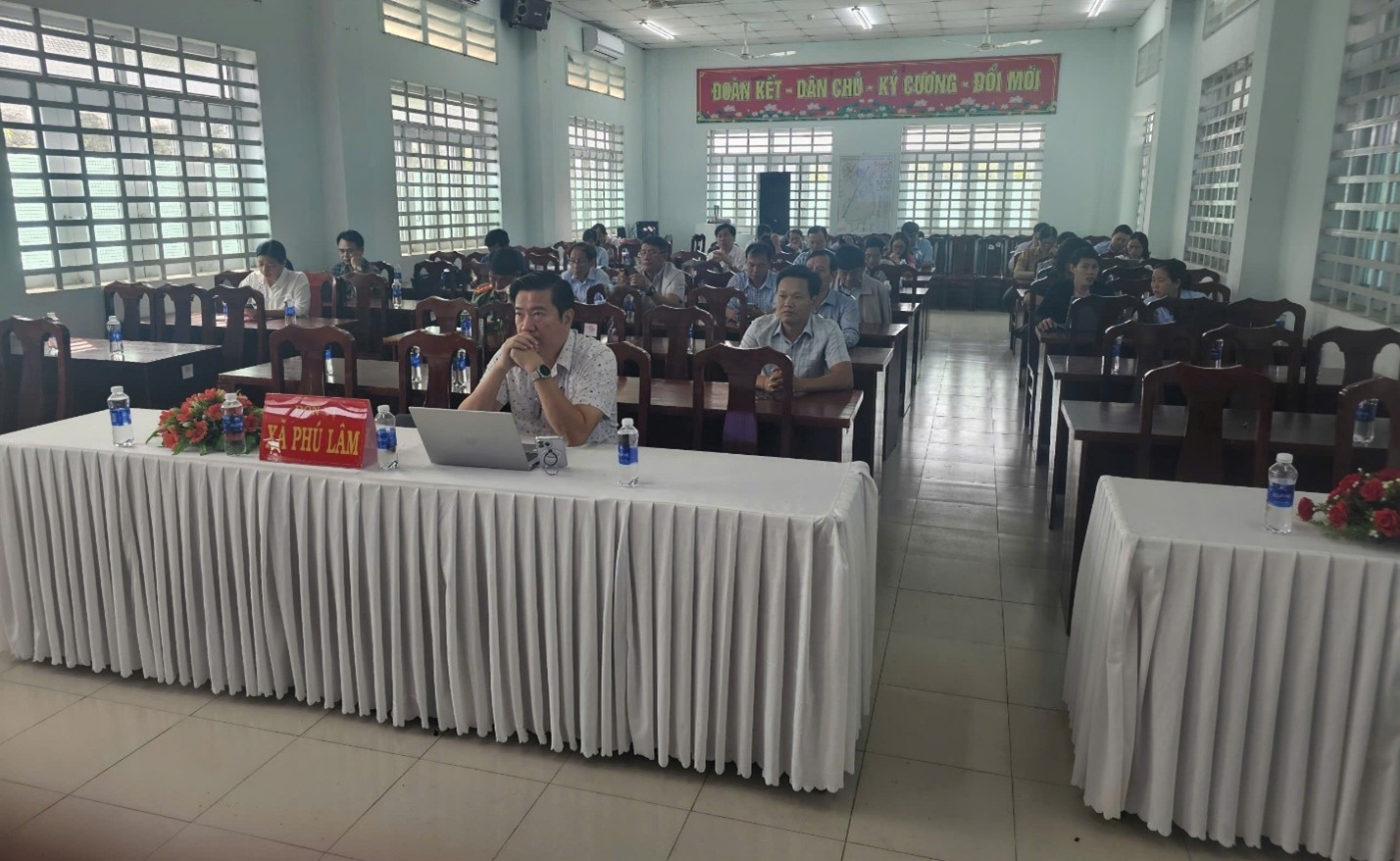 Quang cảnh tại điểm cầu xã Phú Lâm